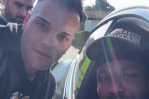 引哈哈大笑！圖拉姆路遇球迷神似勞塔羅，網(wǎng)友：簡(jiǎn)直就是本人??