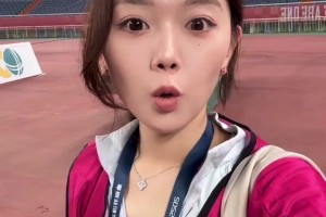 不慣著！當(dāng)年阿德遭瓦倫西亞球員暗算，藍(lán)黑國(guó)王直接“正當(dāng)防衛(wèi)”