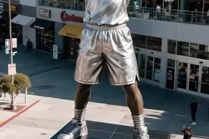 如果湖人為詹姆斯立個(gè)雕像，這個(gè)如何？