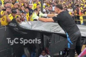 偶像魅力！大馬丁頂走近高呼他名字的厄瓜多爾球迷??