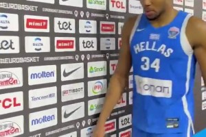 戰(zhàn)斗還沒結(jié)束！率隊(duì)晉級(jí)四強(qiáng)后字母哥滿臉嚴(yán)肅離開球場