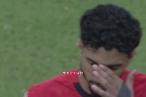 傷退！馬爾穆什在對陣布基納法索時膝蓋受傷瞬間！