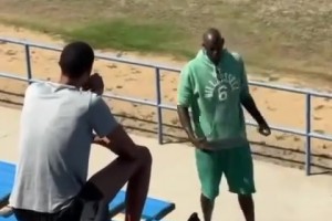 下賽季繼續(xù)進(jìn)化嗎??文班亞馬曬休賽期接受狼王加內(nèi)特的指導(dǎo)??