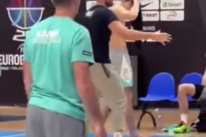 東契奇隊(duì)內(nèi)訓(xùn)練簡(jiǎn)直是大活寶一枚