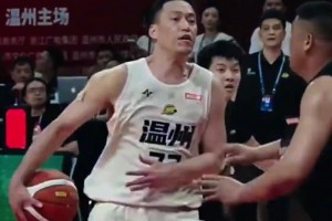 ??再看一下這絲滑背傳！