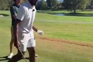 布朗尼休賽期在苦練高爾夫??！好像打得比爸爸詹姆斯更好？