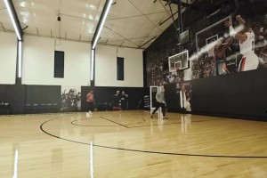 利拉德已經(jīng)開始有球訓練！美國的醫(yī)療水平不得不服啊