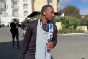 讓詹姆斯捂臉的扣籃！名場面：詹姆斯對兩個兒子扣籃的反應(yīng)！