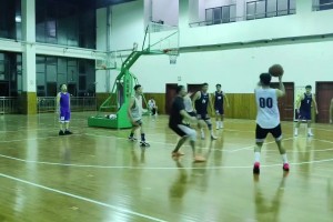 越來越看不懂了，這個球到底是好球還是走步呢??????