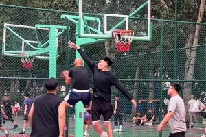 這拉桿反籃和換手上籃，不知道公牛那邊怎么報(bào)價(jià)？??????