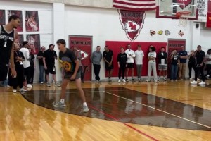 看得出這球迷身高并不矮啊，但依舊遭文班長臂無情站帽+隔扣??