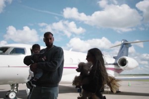 歐冠門神他來了！多納魯馬抵達(dá)曼城！和瓜帥擁抱&完成訓(xùn)練！