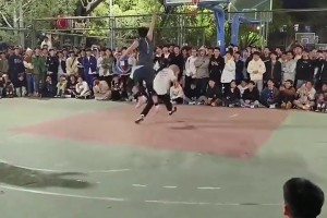 這也太厲害了！這位女生的球技，估計(jì)大多數(shù)吧友都打不過??