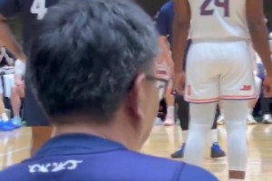 還有點不適應！首次看到身穿上海球衣的張鎮(zhèn)麟和白邊