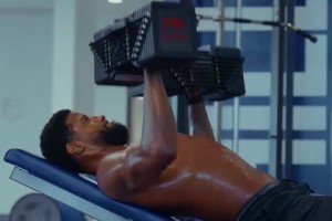 休賽期結(jié)束！喬治回歸力量訓(xùn)練 懂的吧友說(shuō)說(shuō)這舉的多少鐵？??