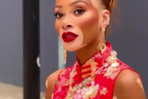 別樣的美！庫茲馬超模未婚妻來香港游玩，這身旗袍裝扮如何？??