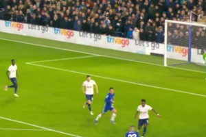 門將望球興嘆！齊耶赫為切爾西攻入的這粒完美死角進球！
