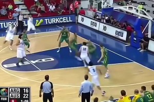 姚明搭檔過(guò)最好的4號(hào)位？斯科拉這個(gè)夢(mèng)幻腳步，簡(jiǎn)直是一絕！