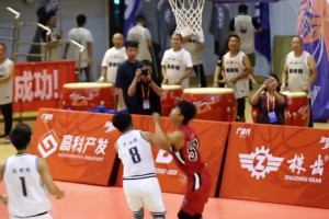 ??極氪打籃球又有新動作了！