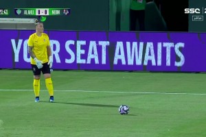 這也行？??沙特女足聯(lián)賽驚現(xiàn)超級超級爆笑進球