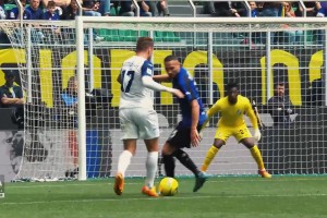 當(dāng)年5000萬(wàn)歐加盟曼聯(lián)！回顧奧納納意甲精彩5佳撲救！