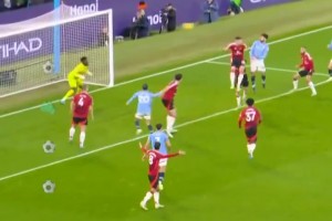 英超官方發(fā)布視頻 ：一起來(lái)回顧上賽季的曼市德比