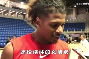 我管你叫哥，你管我叫爸？杰倫-格林和40歲女友的愛情故事！