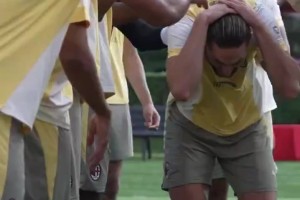 傳統(tǒng)！拉比奧特接受隊(duì)友的歡迎儀式