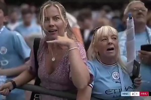 名場面！曼城女球迷：打電話給我??