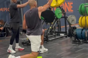 巴爺再帶快船沖一次吧！36歲巴圖姆已經(jīng)開始恢復(fù)力量訓(xùn)練了??