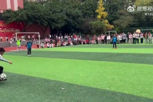 這孩子的天賦未來進(jìn)個國足應(yīng)該沒問題吧