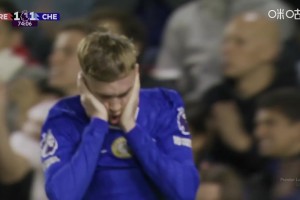 太可惜了！內(nèi)托右路高速爆破妙傳，帕爾默推射太正被凱萊赫沒(méi)收！