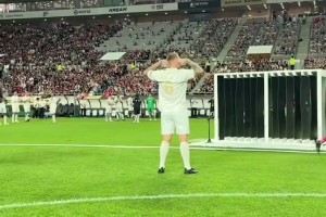 杰拉德&貝爾&魯尼等名宿力量挑戰(zhàn)，最后重炮里瑟擊穿太殘暴了