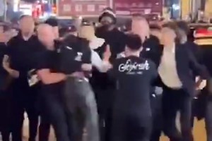 歐文去年在沈陽大街上散步，有個瘋狂球迷沖上來，被保安集體攔下