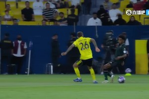 力保城門不失！伊尼戈禁區(qū)內(nèi)絆倒對(duì)手送點(diǎn)，勝利門將納賈爾撲點(diǎn)