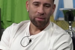 奧塔門迪把梅西紋在了身上，事后梅西發(fā)消息：你丫的瘋了嗎??