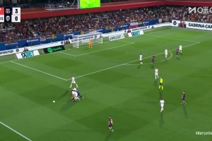 就是不倒！拉什福德在兩人包夾之下沖出包圍圈！