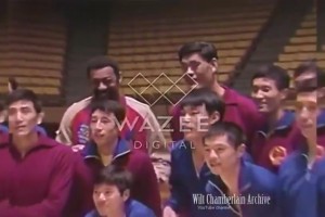 早年張伯倫與中國籃壇巨人穆鐵柱合影，張衛(wèi)平也在其中！