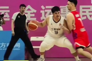 庫(kù)里：扣籃才2分。 還不如來(lái)個(gè)三分呢。??