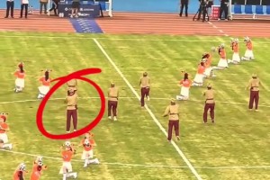 蘇超搞笑名場(chǎng)面！開場(chǎng)秀后空翻“劃水”，搖旗只剩旗桿??