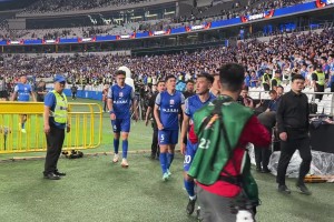 被泰山絕平，申花球員賽后謝場時(shí)遭遇滿天噓聲！