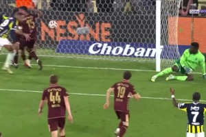 奧納納土超首秀多次上演精彩撲救，奈何有帶不動(dòng)的隊(duì)友??