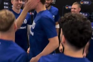 玩挺變態(tài)啊！芬蘭男籃季軍賽前互扇巴掌 馬爾卡寧小臉都紅了??