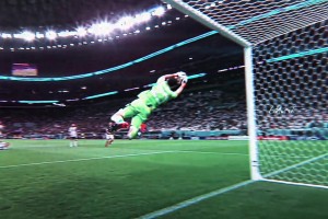 “當(dāng)所有阿根廷球員都回頭的那一刻，大馬丁就是場(chǎng)上唯一的光”