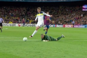 這一球價值5千萬！托雷斯諾坎普千里走單騎摧毀夢三王朝！