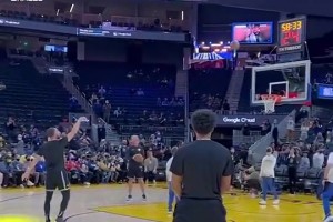 庫里的賽前訓(xùn)練，有時候真感覺比看一場NBA比賽還過癮~