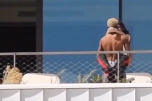 秀恩愛！亞馬爾被拍到和女友擁抱纏綿