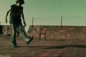 球王成長時(shí)！梅西20年前的廣告！當(dāng)時(shí)你注意到這個(gè)小伙子了嗎？