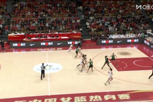 如入無人之境！楊舒予開場就閃電直殺內(nèi)線上籃，為球隊首開記錄