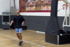 追夢(mèng)在中國(guó)訓(xùn)練備戰(zhàn)百分大戰(zhàn)，還是招牌撅腚投籃